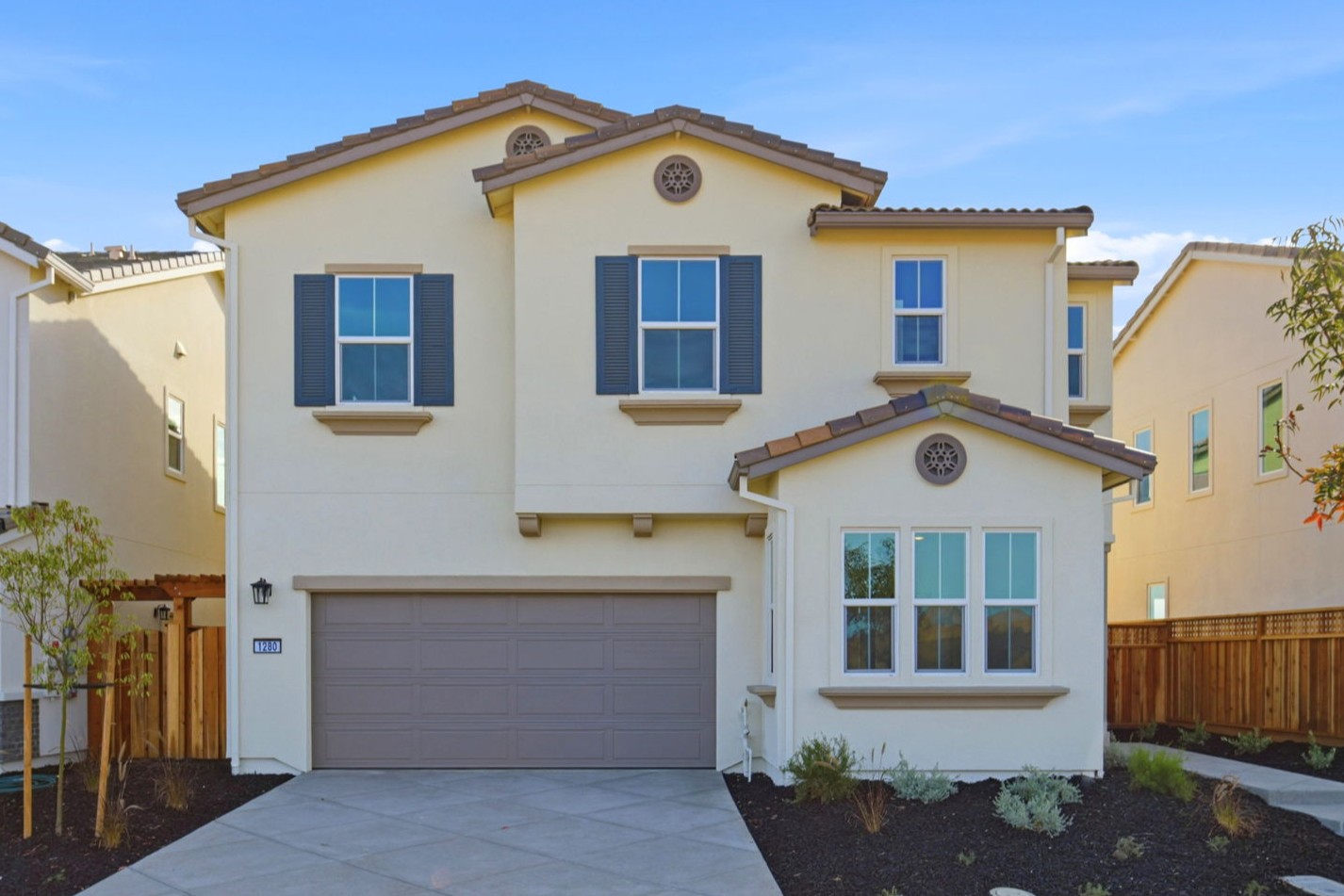 0112 1280 N Robiolo Lane