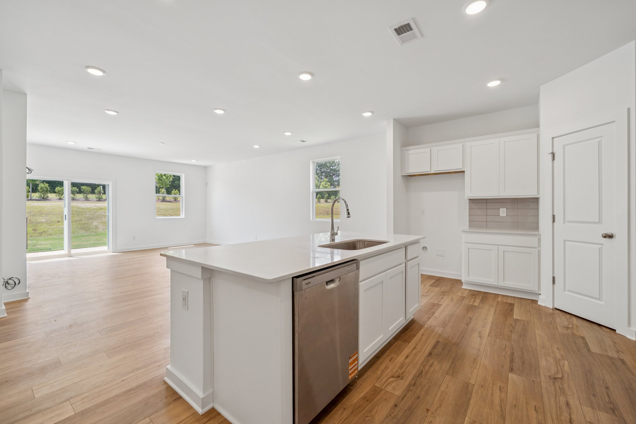 A kitchen with white cabinets.