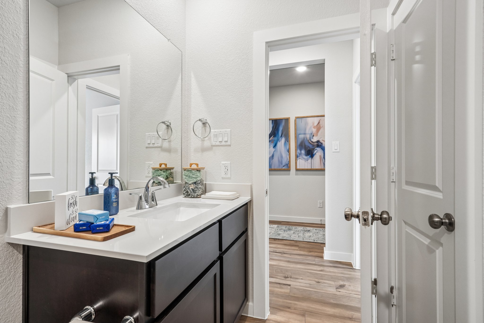A bathroom with a sink and a mirror.
