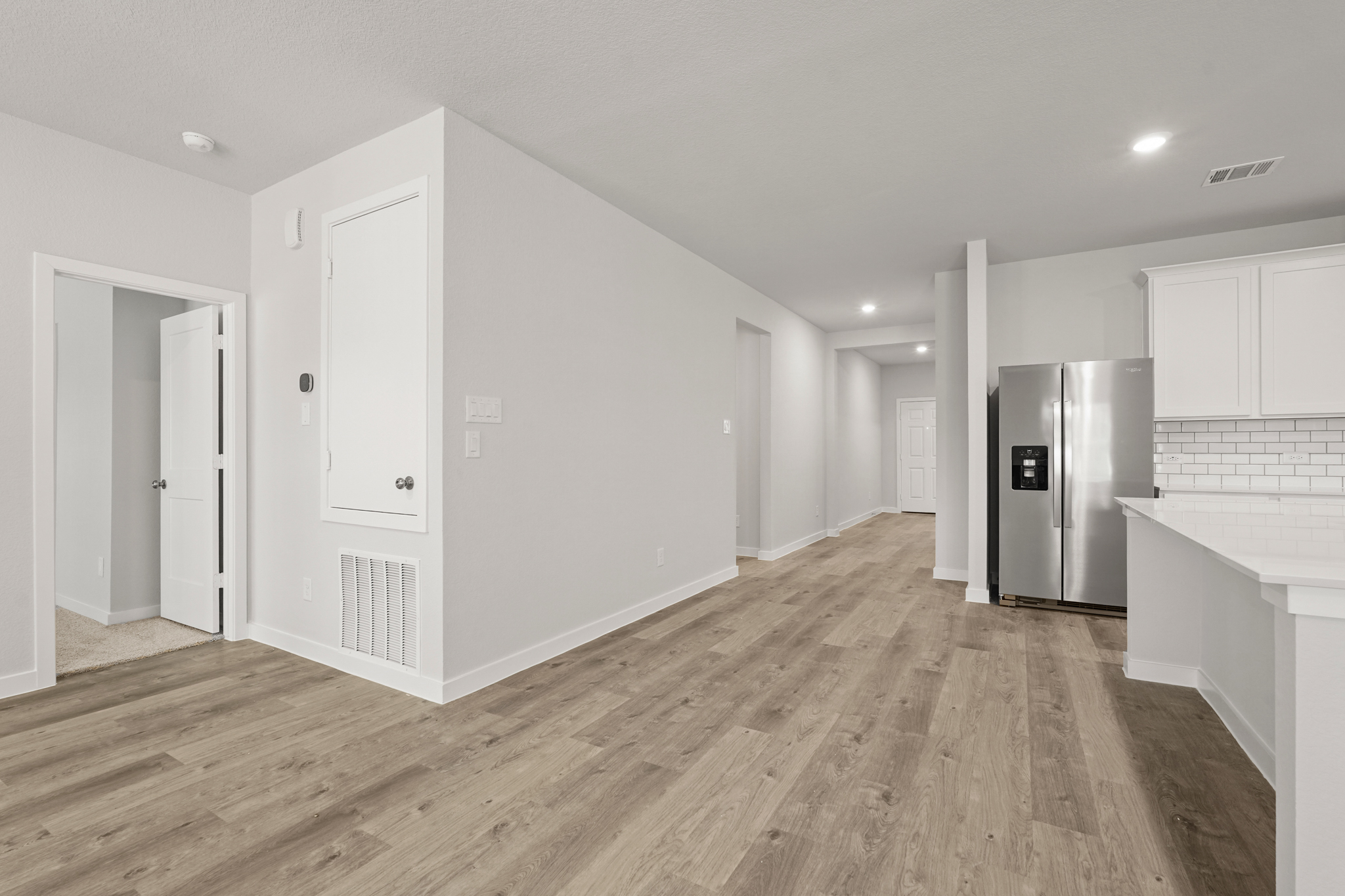 A kitchen with white cabinets.