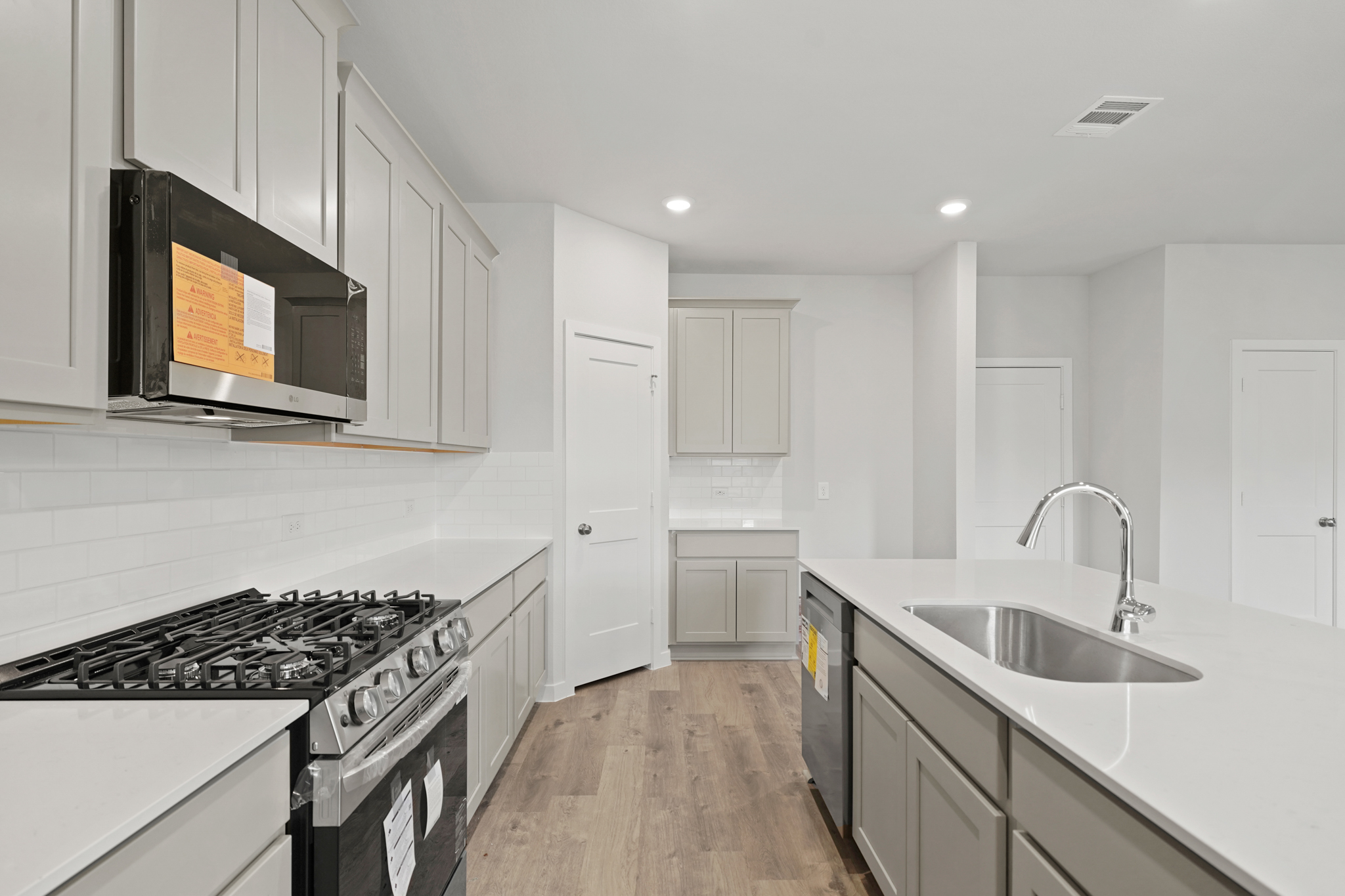 A kitchen with white cabinets.