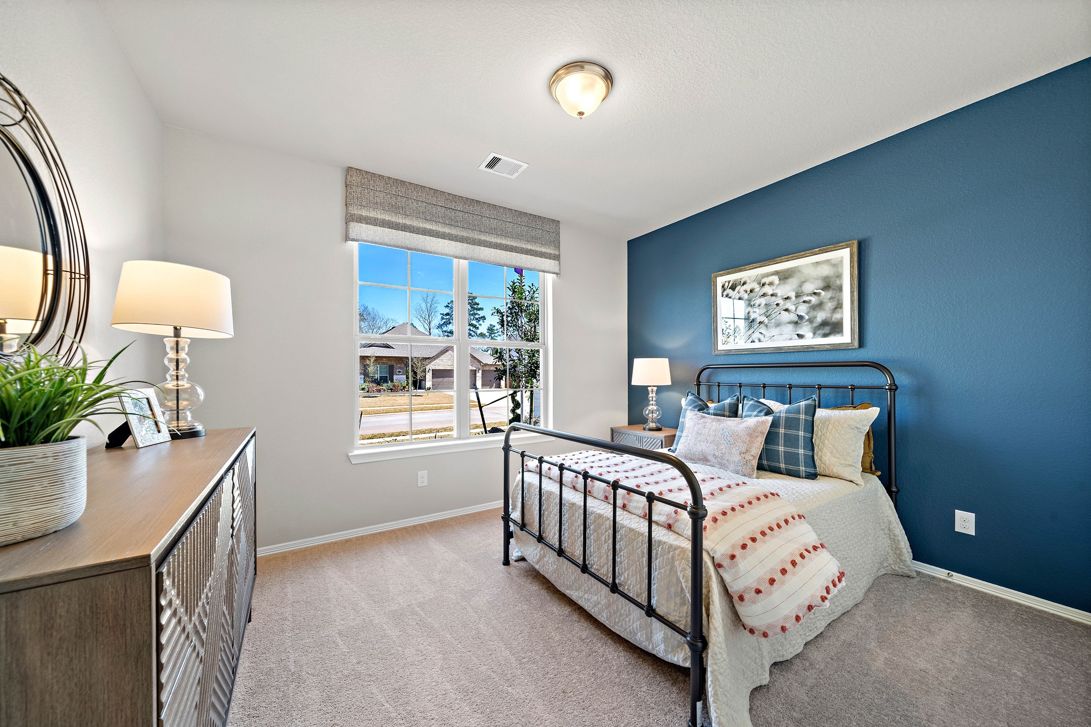 A bedroom with a bed and a desk.