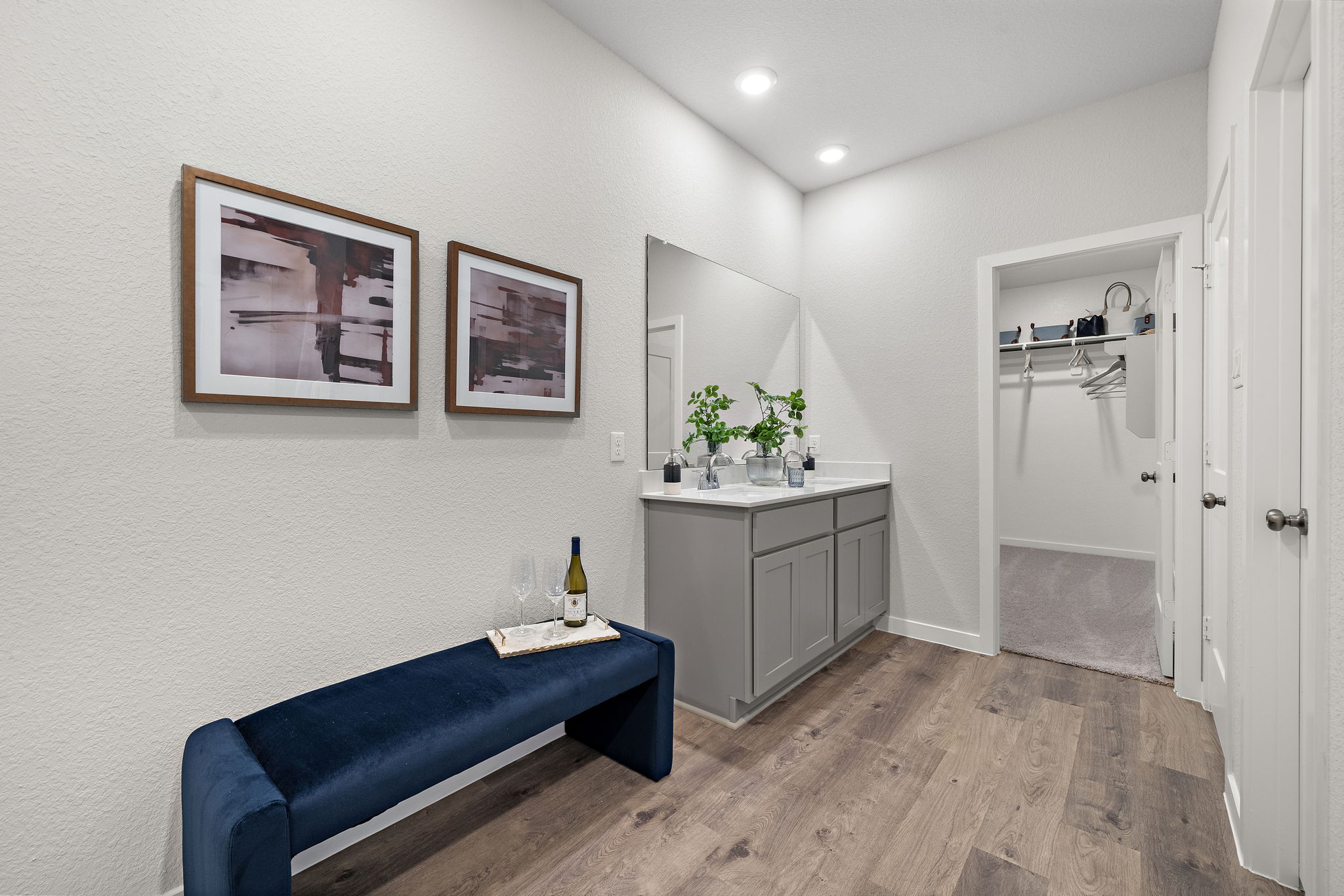 A room with a bench and a mirror.