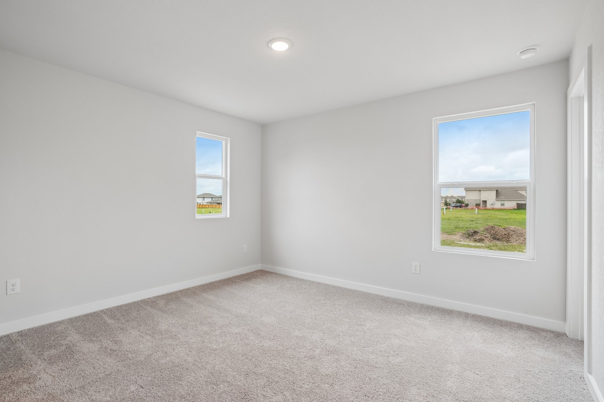 A room with a window and a carpet.